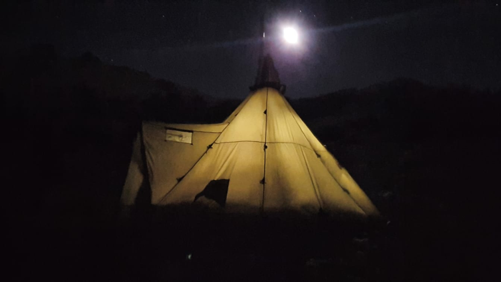 Tipi au clair de lune