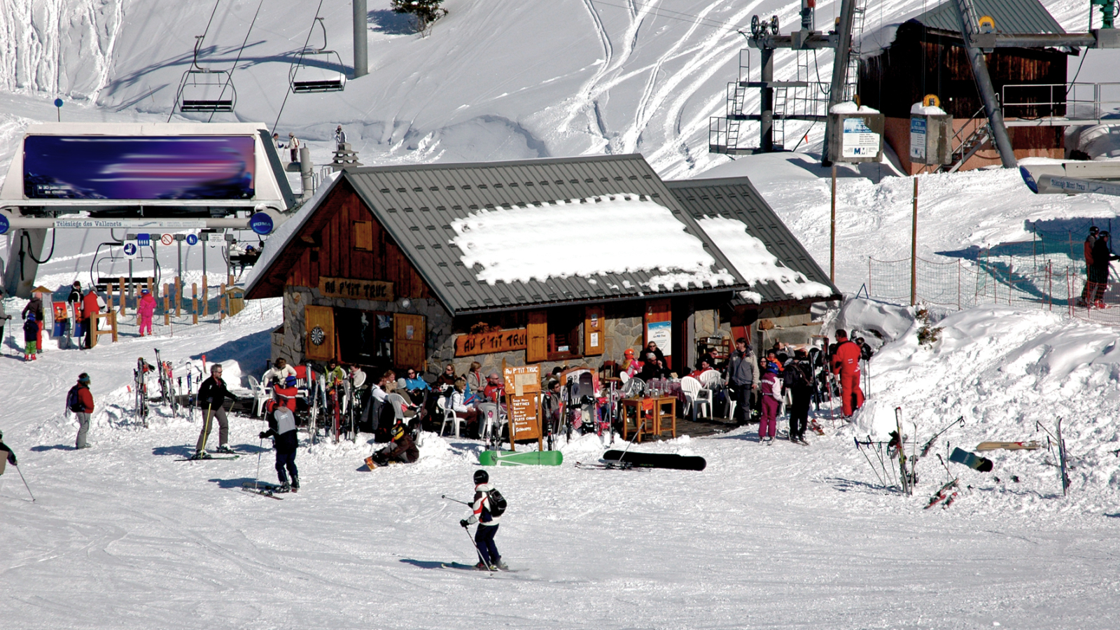 Restaurant d'altitude sur les pistes à côté du télésiège.