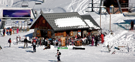 Restaurant d'altitude sur les pistes à côté du télésiège.