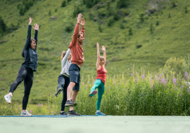 Cours de fitness dans la Vallée du Manchet à Val d'Isère en été