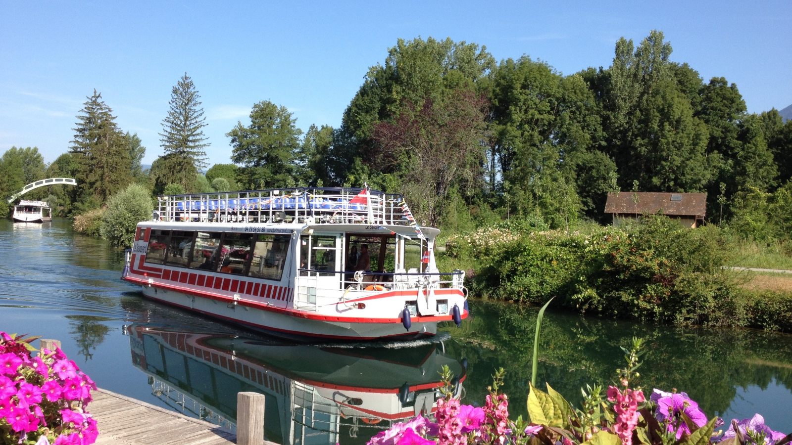 Bateau croisière au départ de Lavours-La Paillère