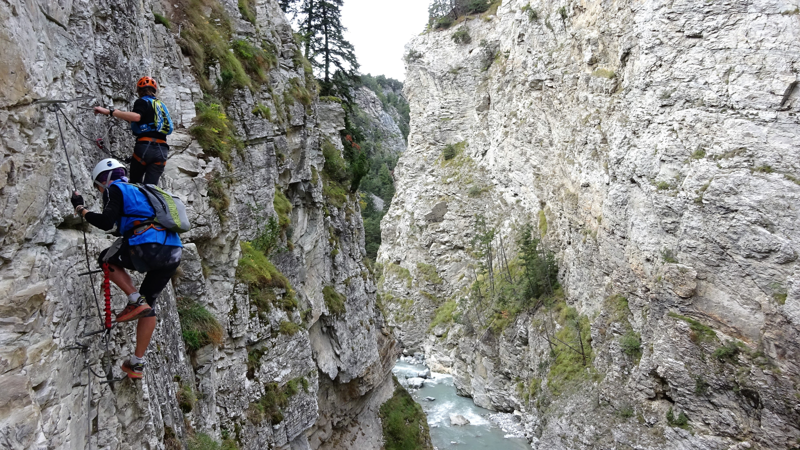 Via ferrata et parcours insolites avec le bureau des Guides Savoie Maurienne