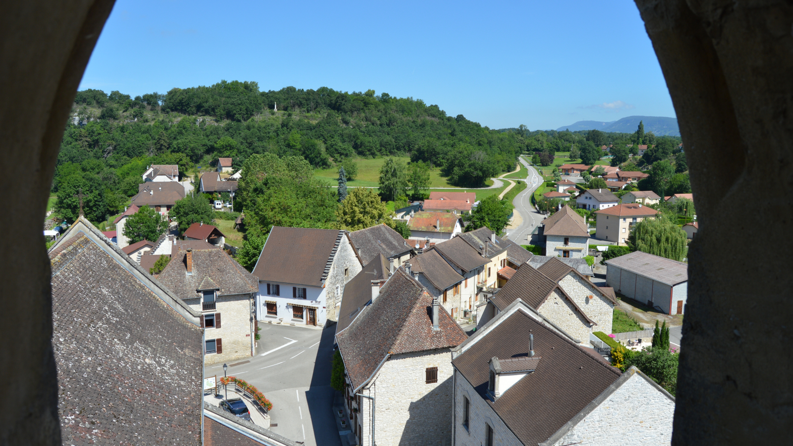 vue sur Creys-Mépieu - Balcons du Dauphiné - Nord-Isère - à moins d'une heure de Lyon