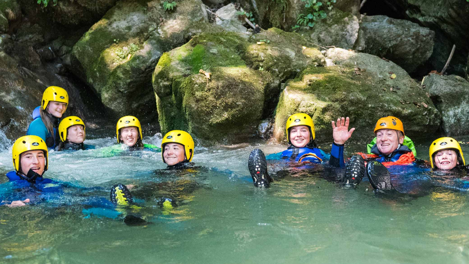 groupe dans une piscine du canyon