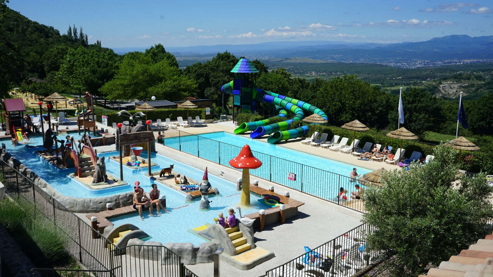 Camping les Charmilles à Darbres