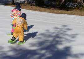 Sortie les minis randonneurs : atelier motricité dans la neige