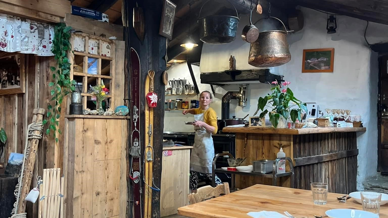 Cuisine et salle de restauration, déco authentique