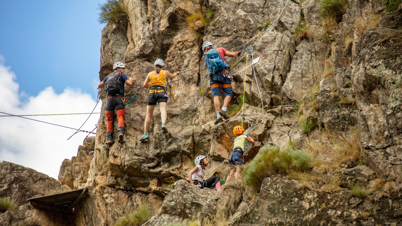 via ferrata du pont du diable en famille ©sourcesetvolcans