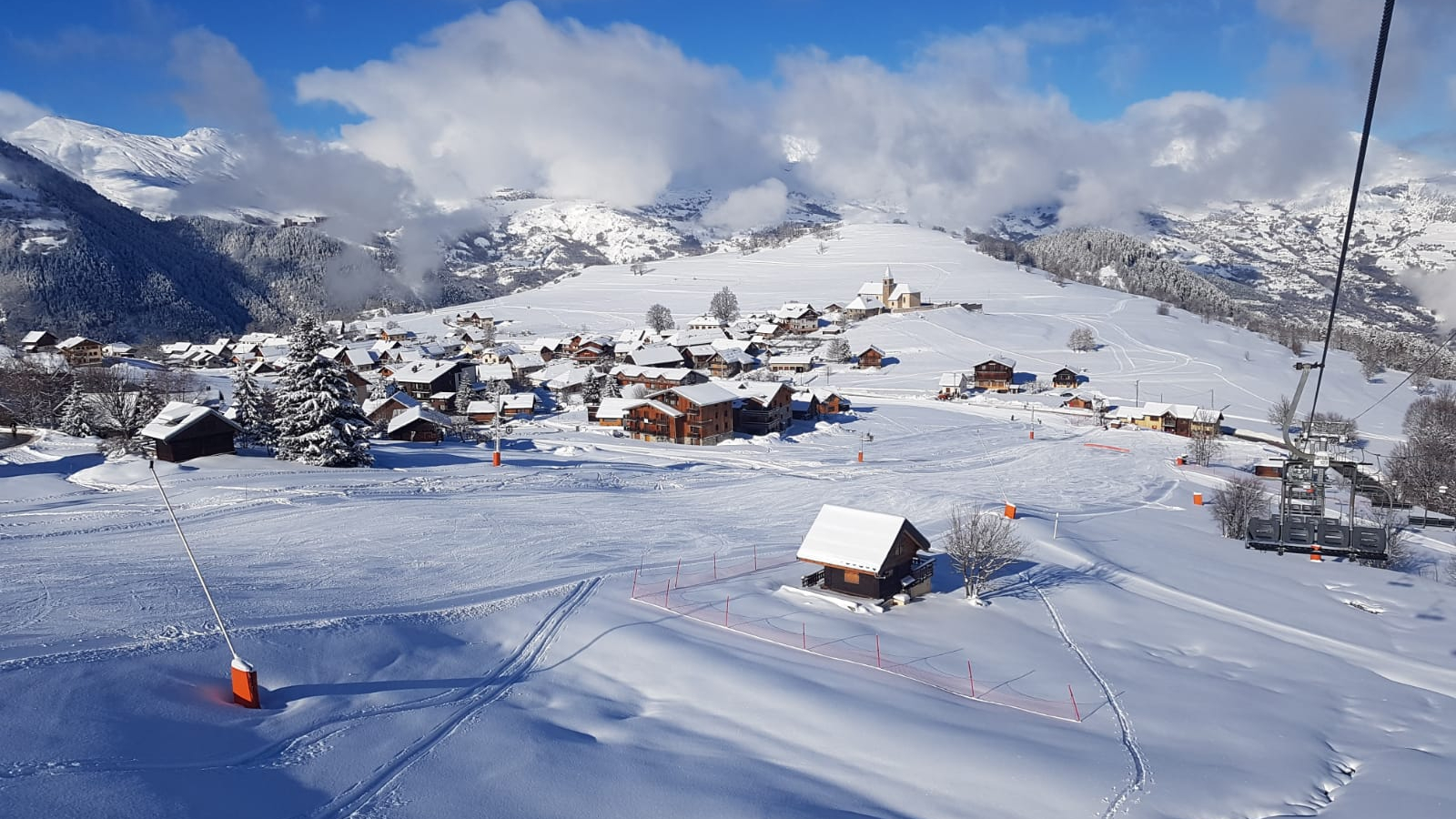 Domaine skiable Albiez vu d'un télésiège