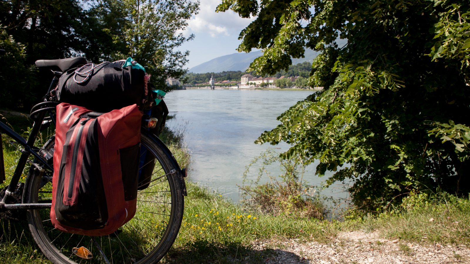 vélo le long du Rhône