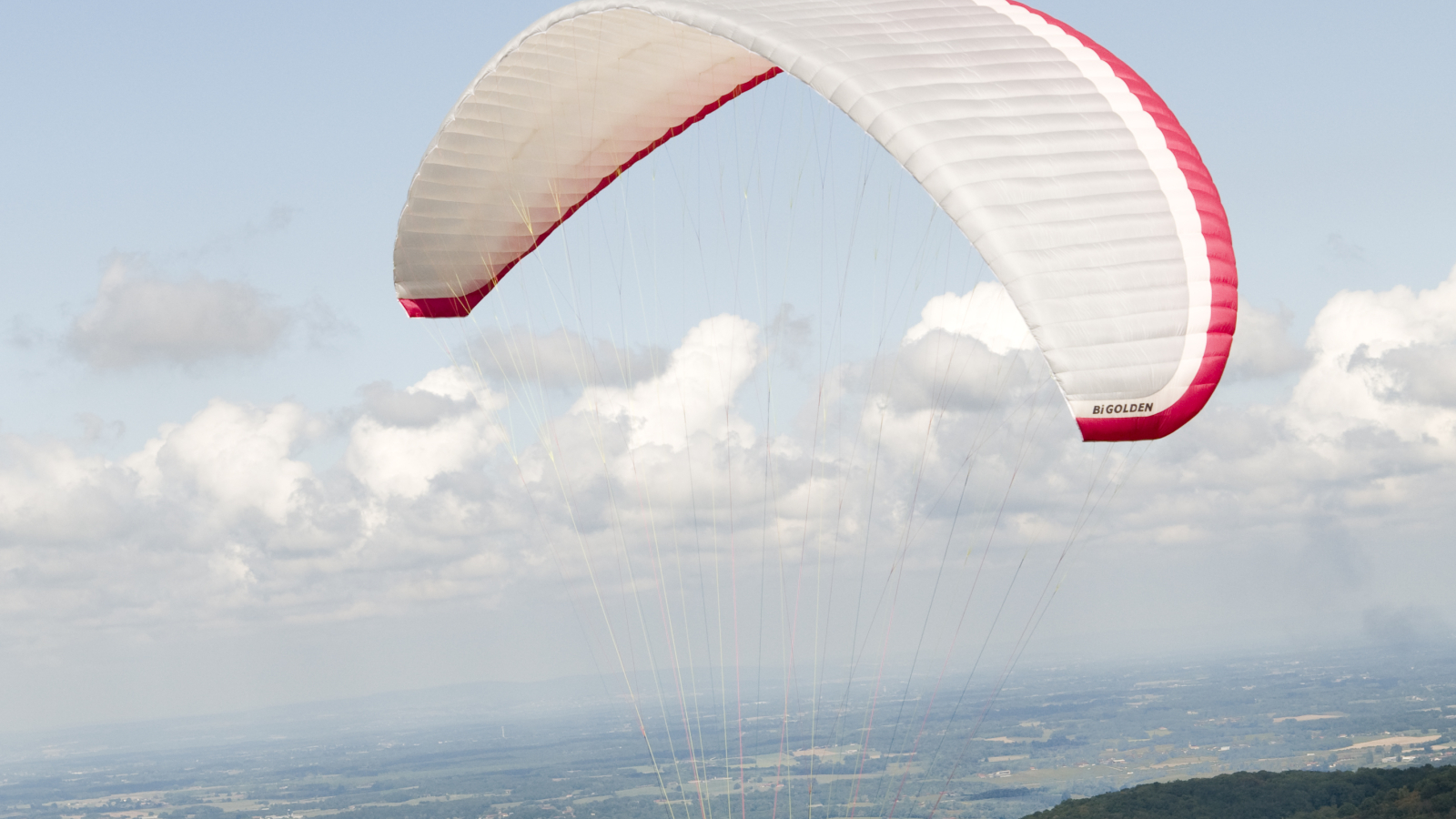 Envol de parapente depuis le Mont Myon