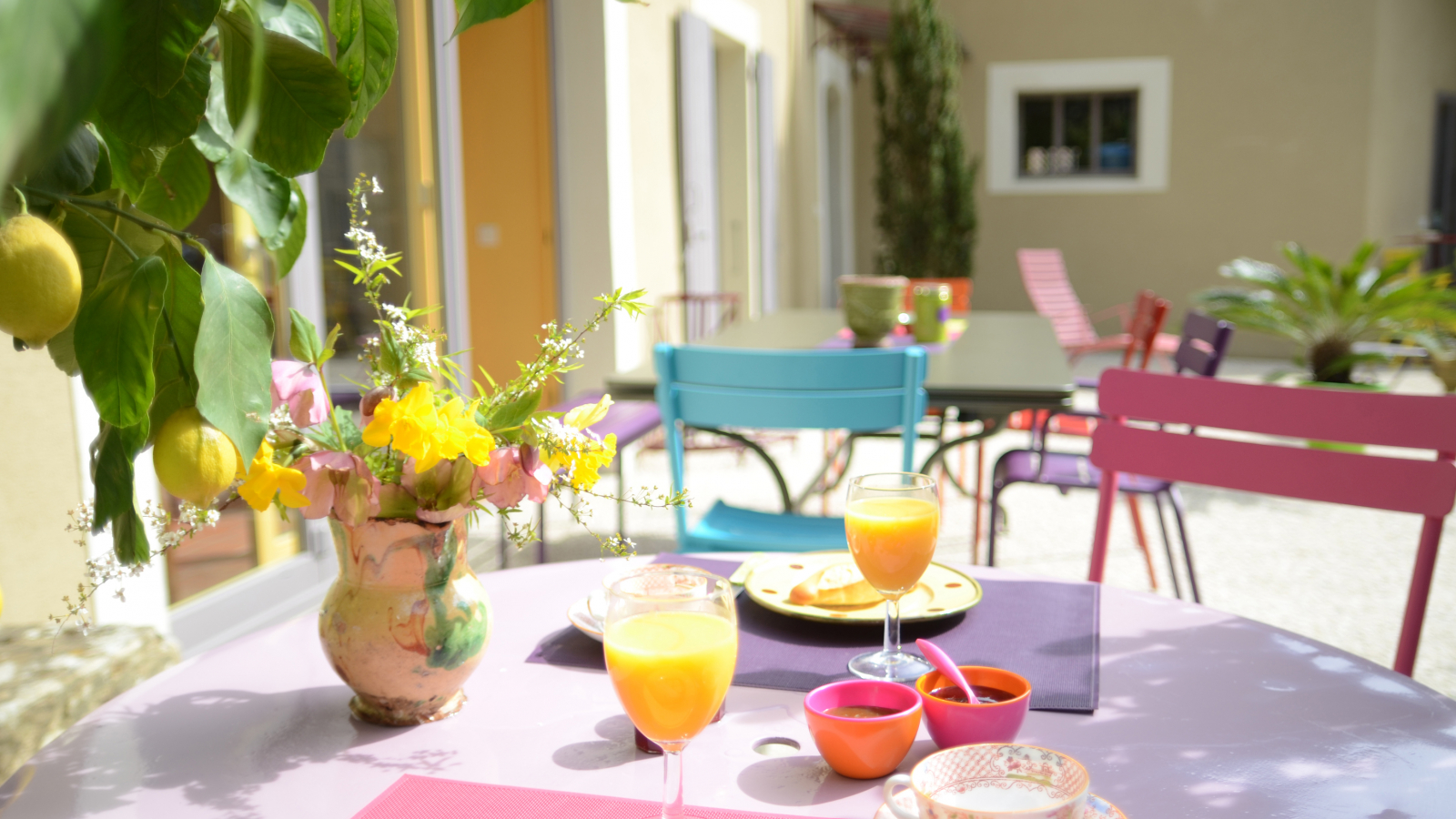 Petit déjeuner en terrasse