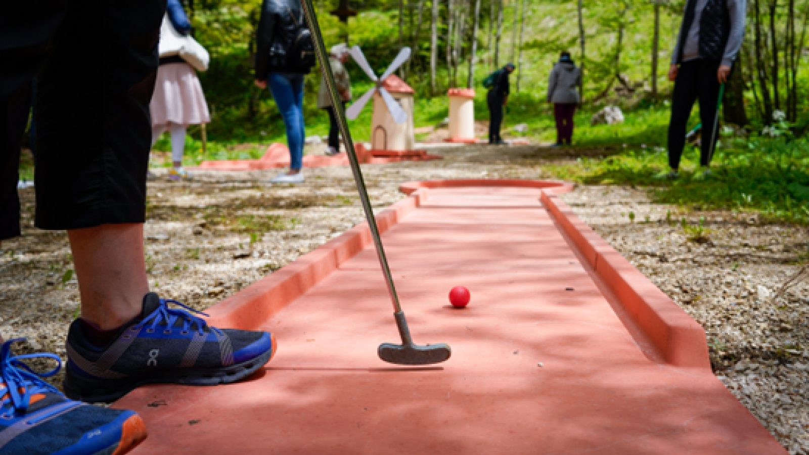 Mini-golf