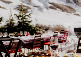 Terrasse du restaurant le Relais en hiver à Val d'Isère