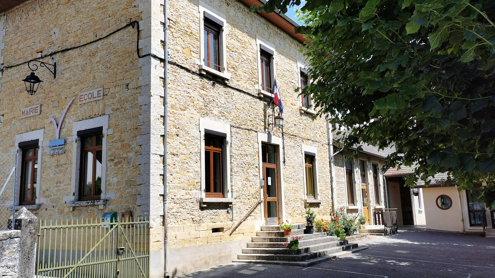 mairie de Vénérieu - Balcons du Dauphiné - Nord-Isère - à moins d'une heure de Lyon