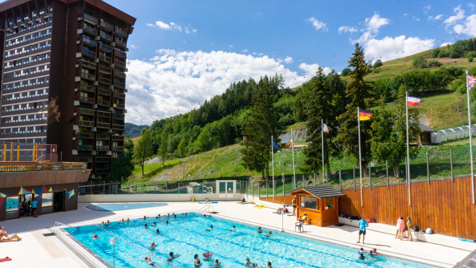 HEATED OUTDOOR SWIMMINGPOOL