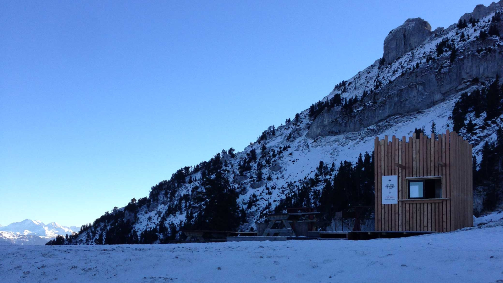 Le comptoir là haut au sommet du télésiège