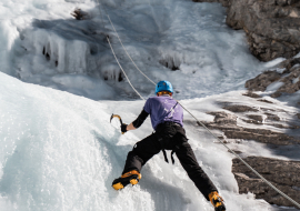 Cascade de glace avec Guide de Haute Montagne Yves Astier à Val d'Isère en hiver