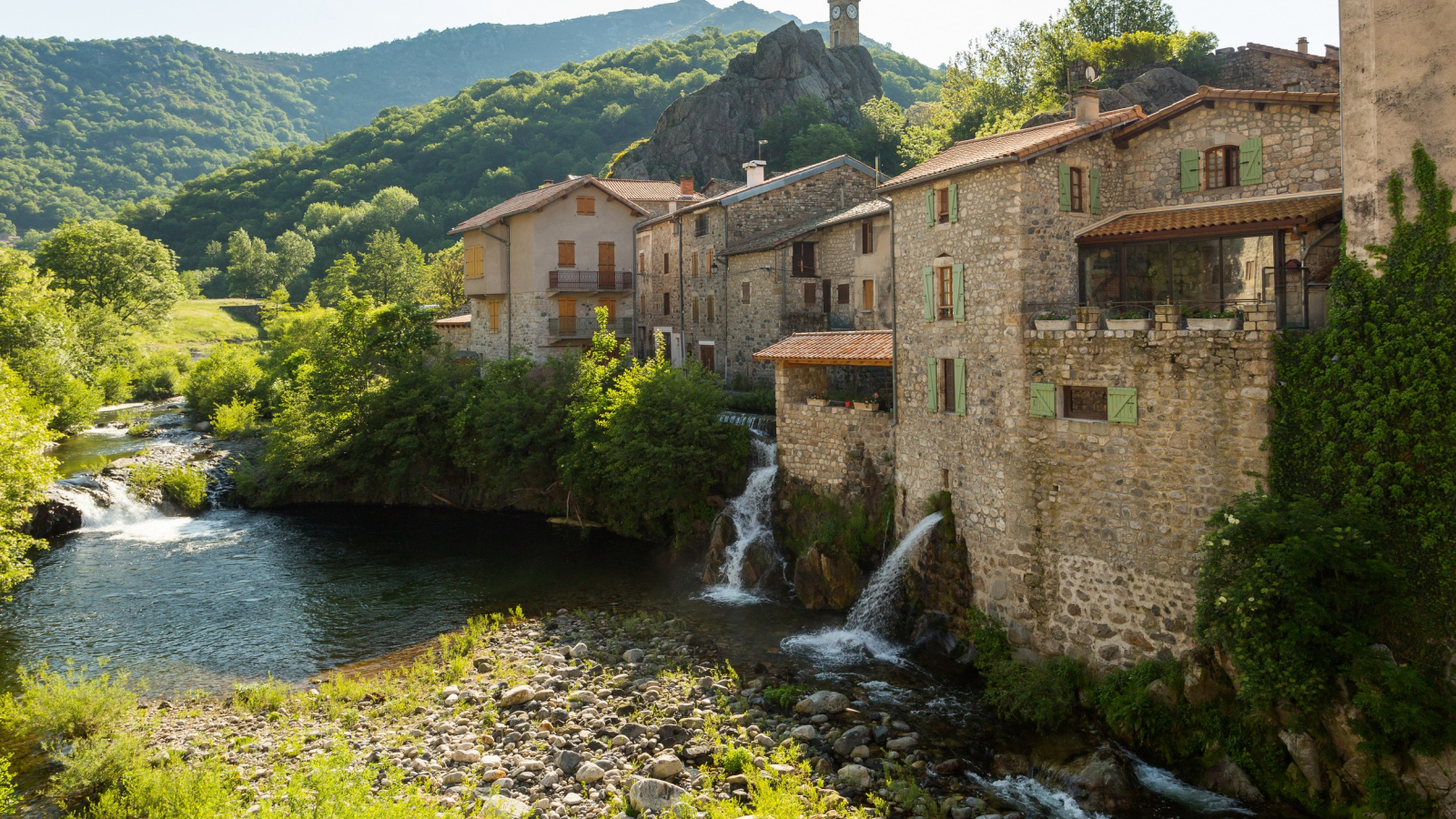 Burzet - La Bourges dans le village