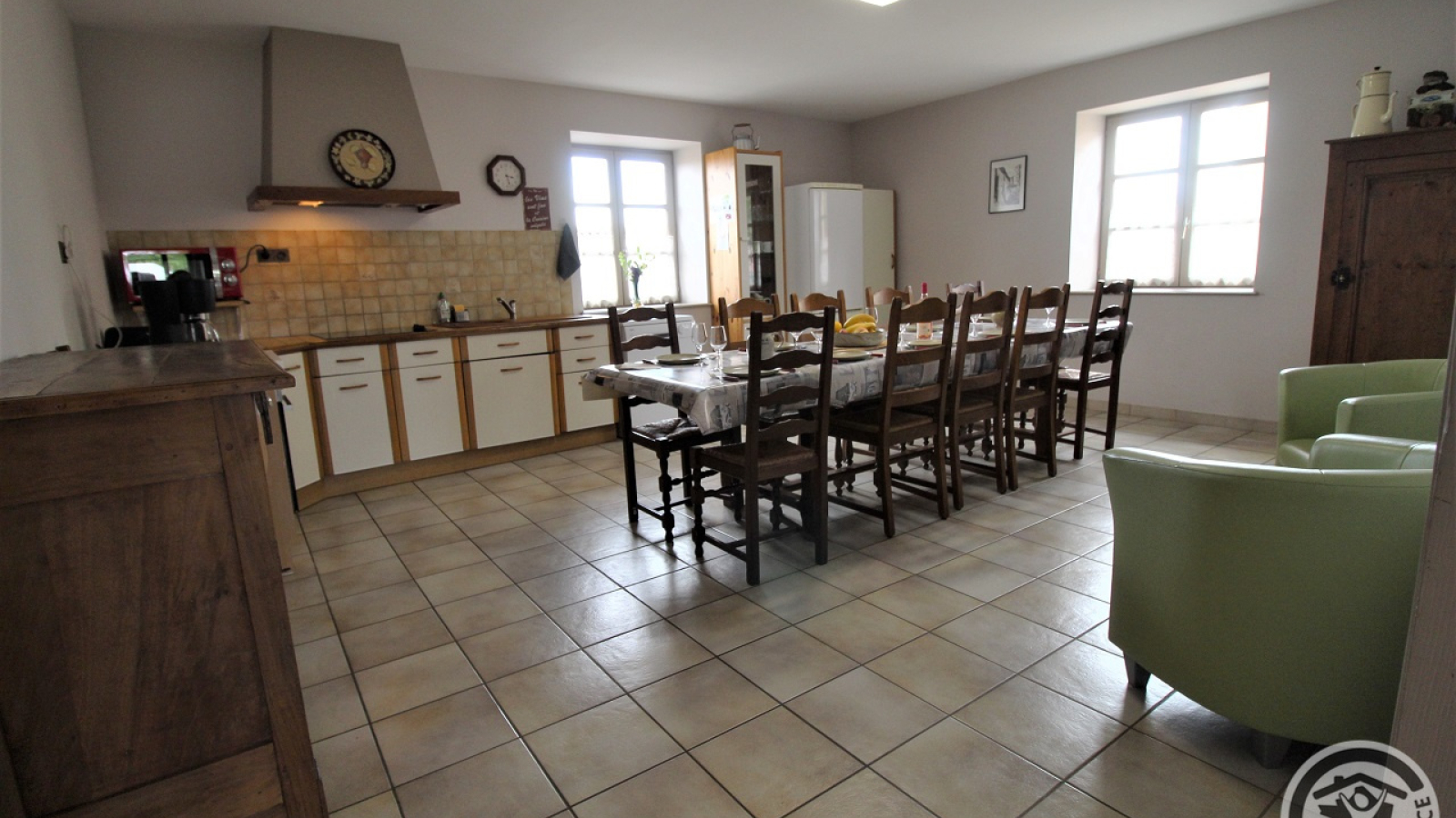 Gîte 'Chez le Vigneron' à Ternand (Rhône - Beaujolais Pierres Dorées) : Le séjour au rez-de-chaussée.