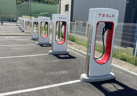 8 bornes Suerchargeur Tesla