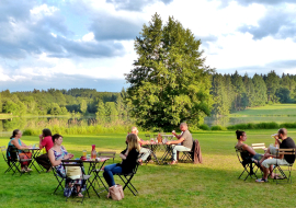 Terrasse au grand air au bord du lac