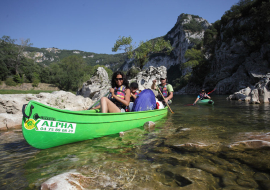 Descente de l'Ardèche en canoës