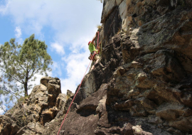 Site escalade de Jaujac - Tras les Baumes ©FFE