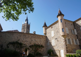 Thueyts - Château de Blou et ses roses ©sourcesetvolcans