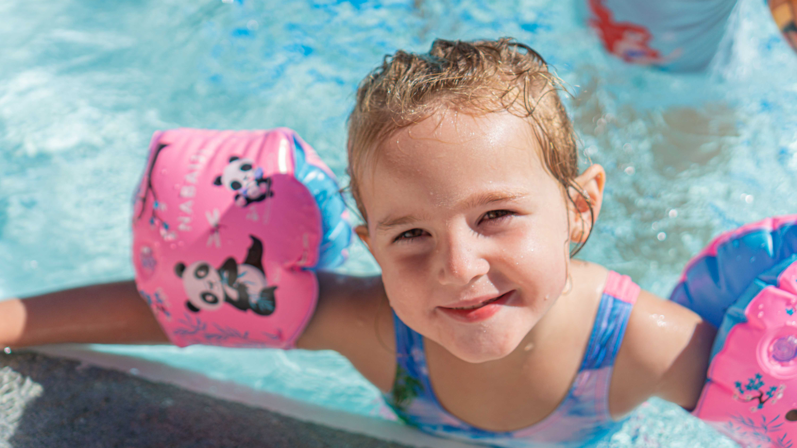 HEATED OUTDOOR SWIMMINGPOOL