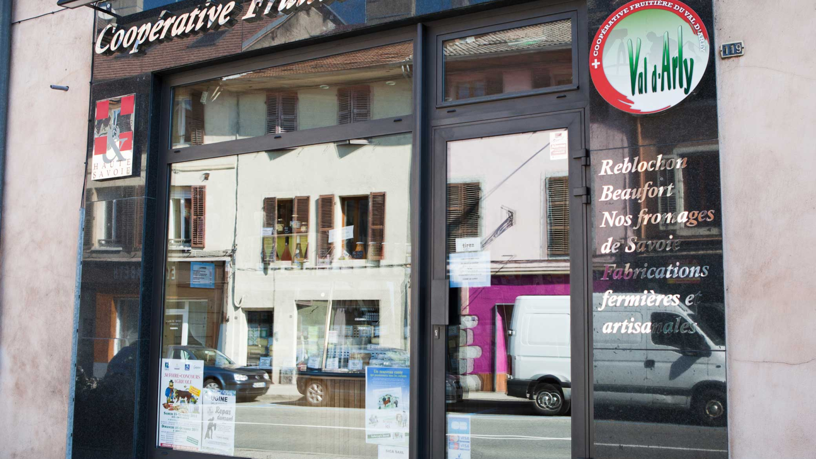 Val d'Arly cheese Cooperative shopwindow