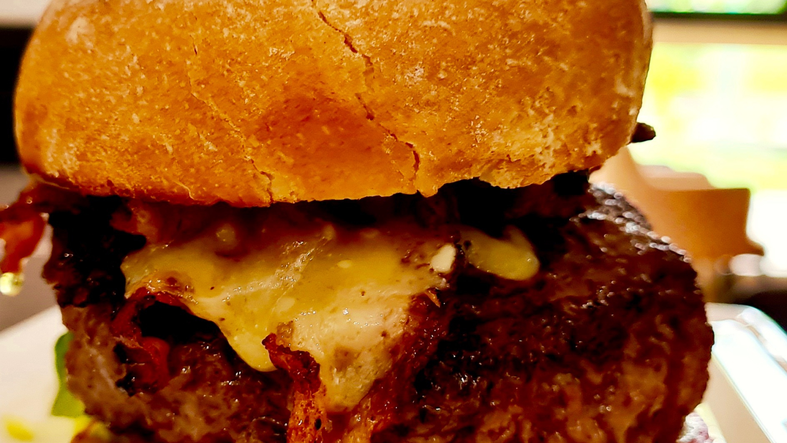 Venez déguster LE burger du restaurant la Gare à Gex