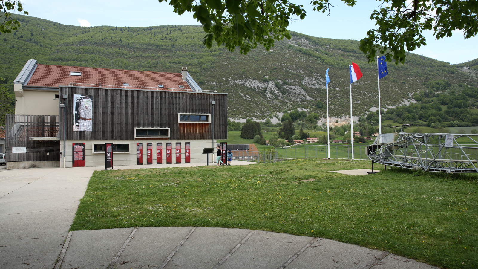 Le musée départemental de la Résistance est situé au centre du village de Vassieux en Vercors.