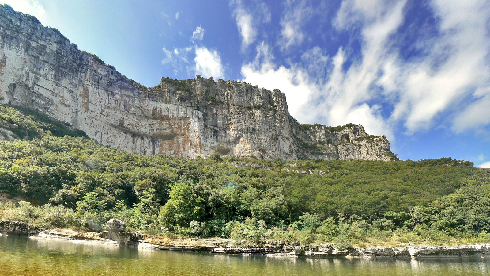 Descente de l'Ardèche en canoës