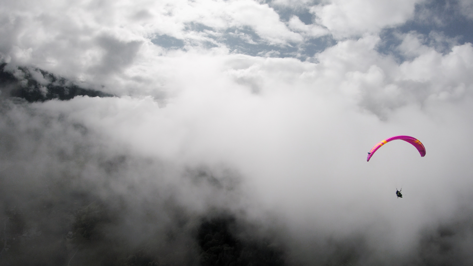 Survol des nuages