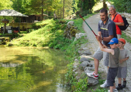 La famille à la pêche