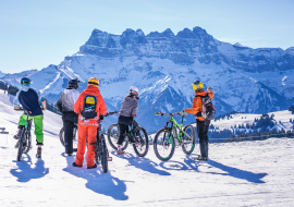 VTT électrique sur neige, sortie sur le domaine skiable de Châtel Liberté avec la vue sur les Dents du Midi