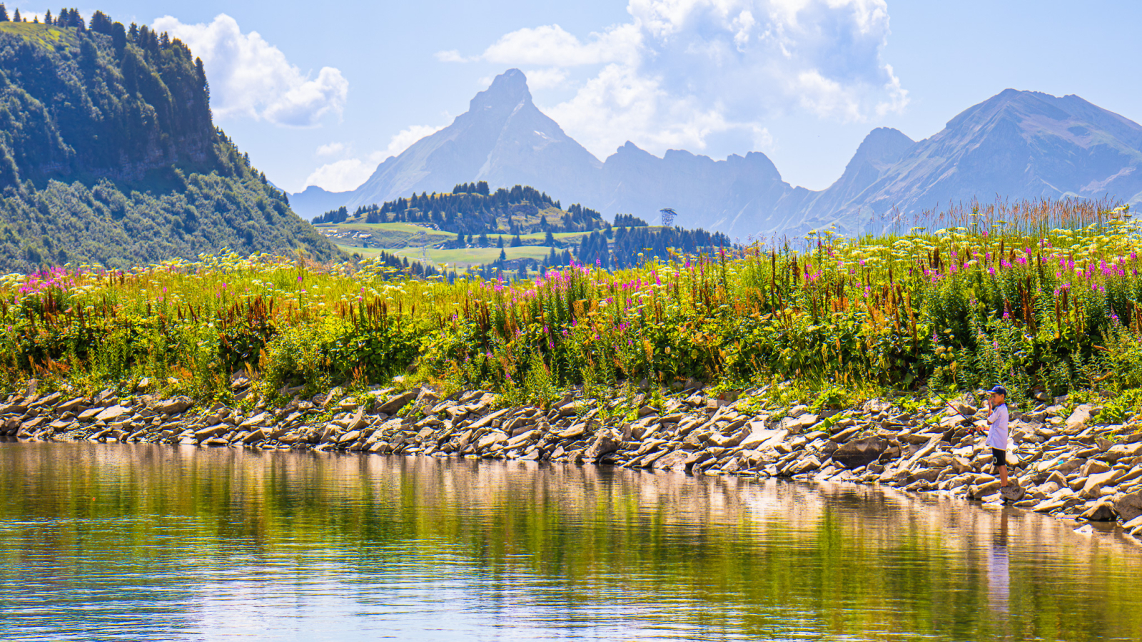 View of Pointe Percée from Lac de Vernant