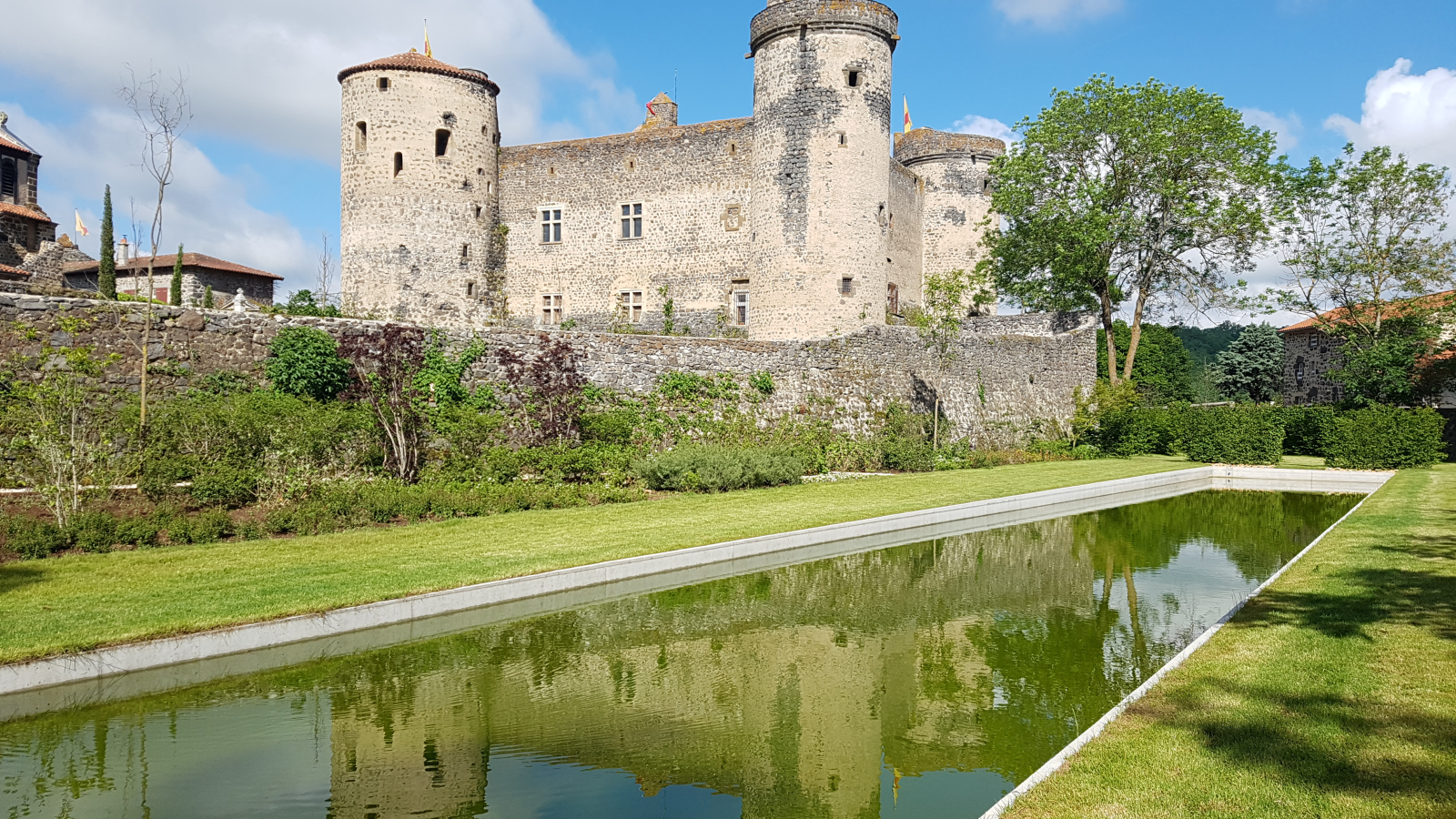 Forteresse de Saint Vidal depuis le jardin d'eau