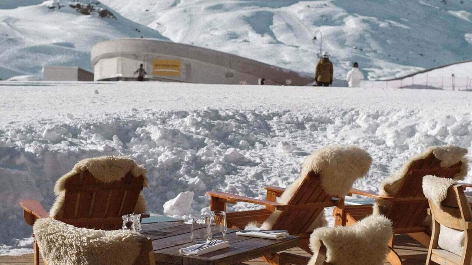 Terrasse avec vue sur les pistes