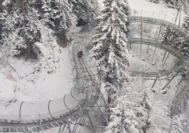 Luge sur rails en hiver