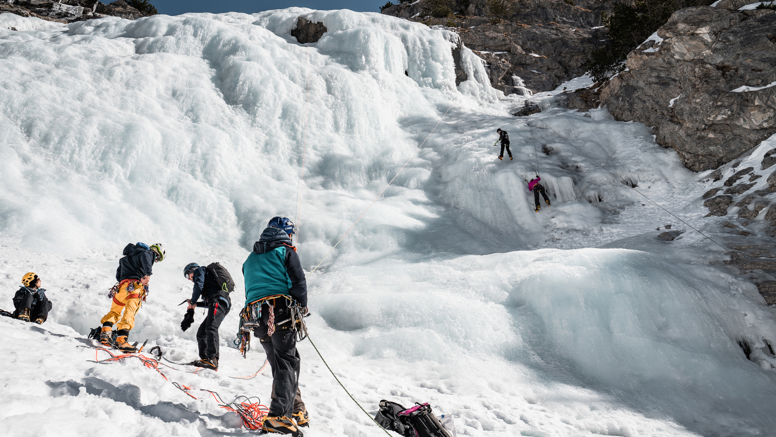 Cascade de glace avec Guide de Haute Montagne Yves Astier à Val d'Isère en hiver