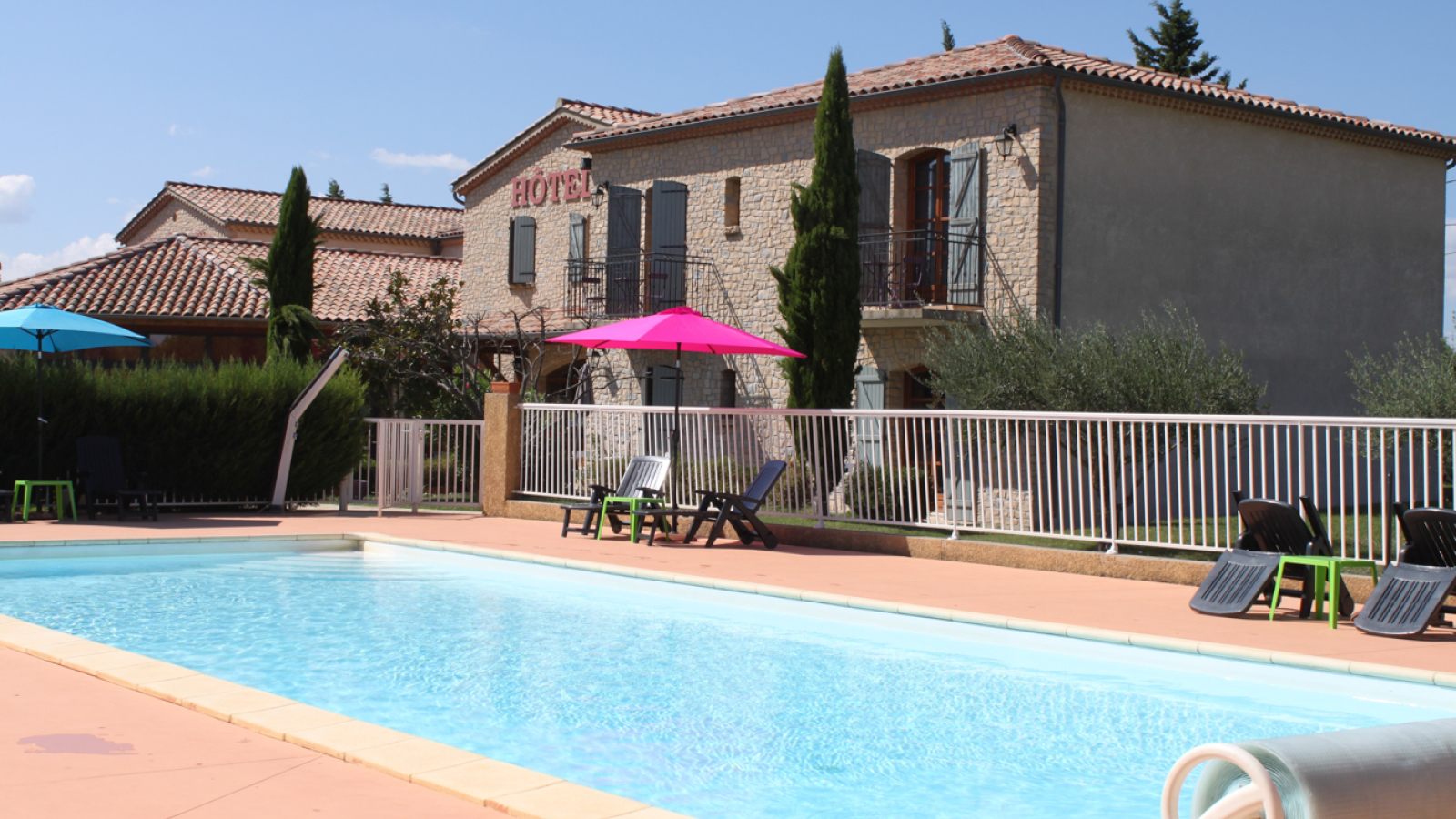 Piscine au Mas de mon père à St Jean le Centenier