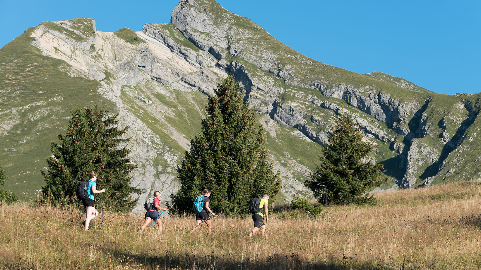 Randonnée face au Roc d'Enfer