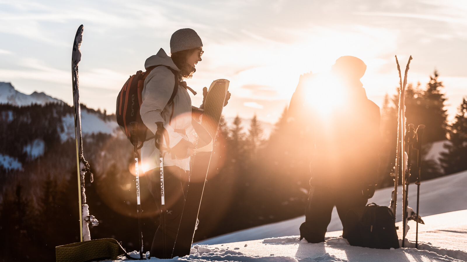 Ski de randonnée au coucher de soleil