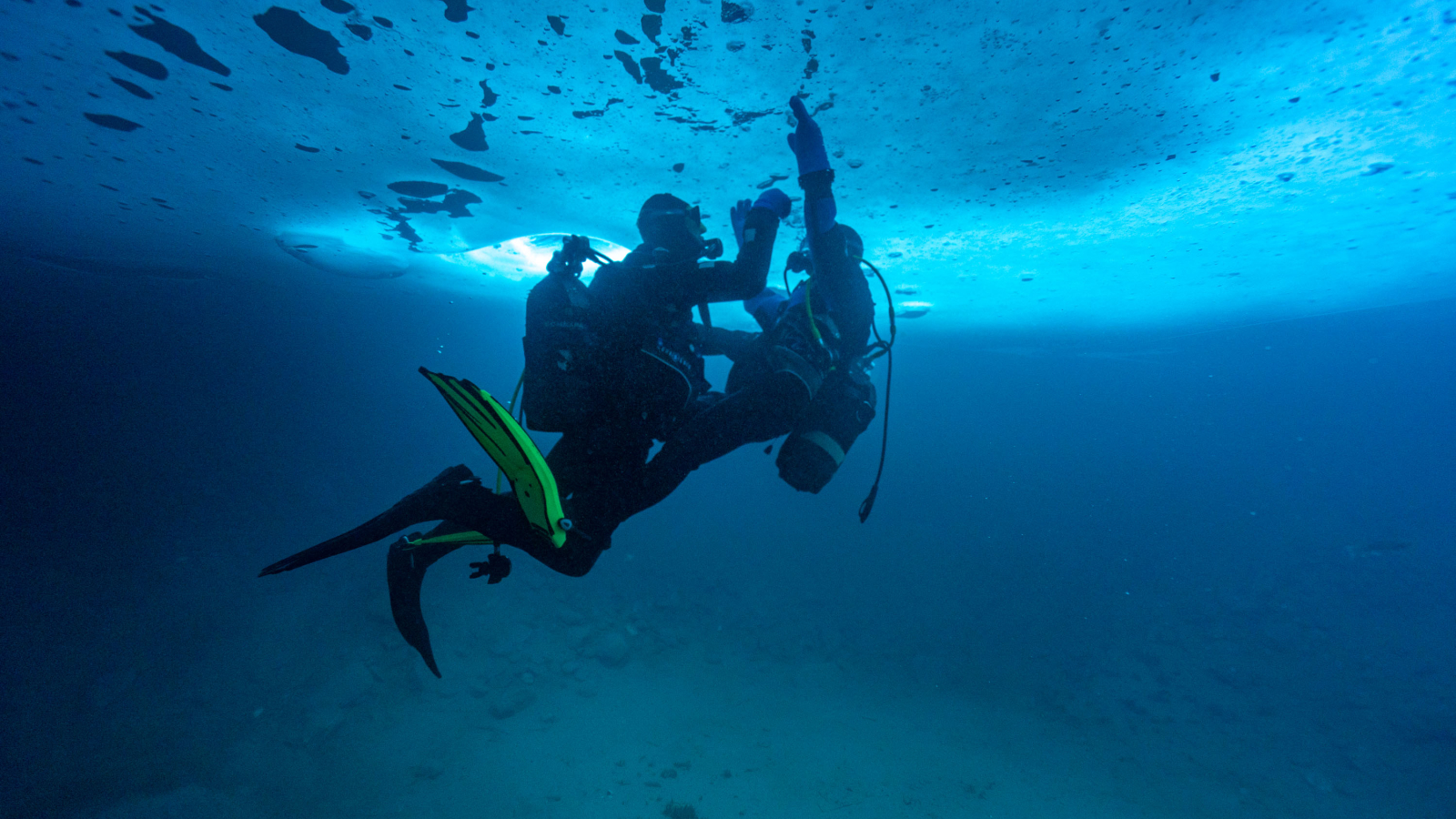 Ice diving with Sensations Vanoise