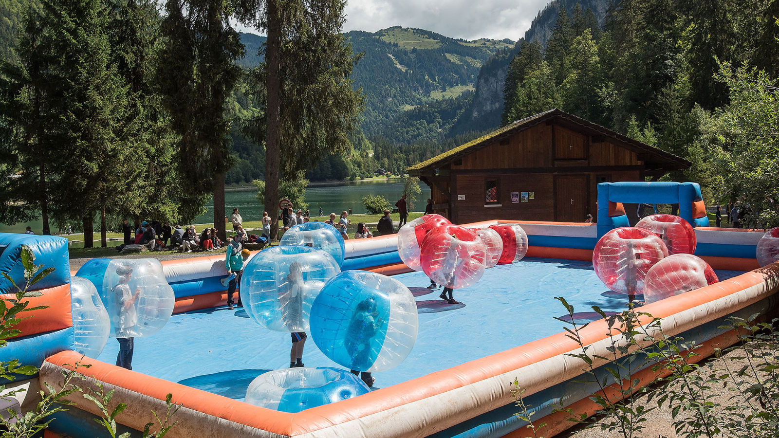 Partie de Bubble foot au Lac de Montriond