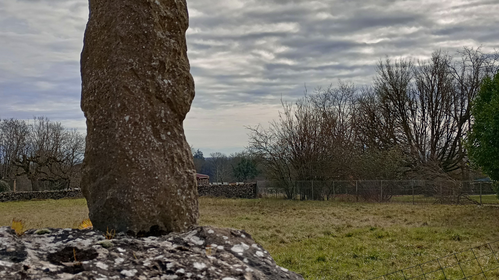 Mur en pierres sèches à Parmilieu - Balcons du Dauphiné