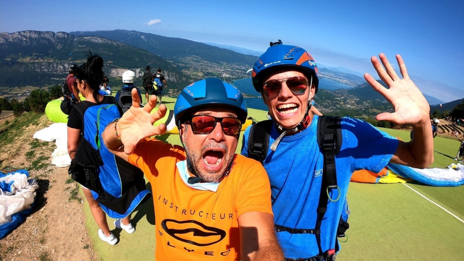 S'amuser avec les moniteurs de Flyeo