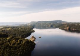 Vue sur la château de Val + Retenue de Bort-les-Orgues
